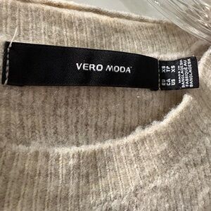 Puff shoulder short sleeve sweater